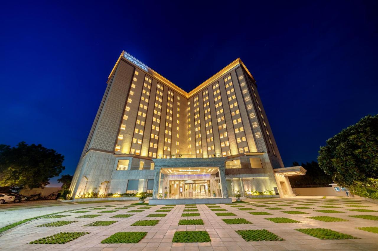 Vivanta Ahmedabad Sg Highway Exterior foto
