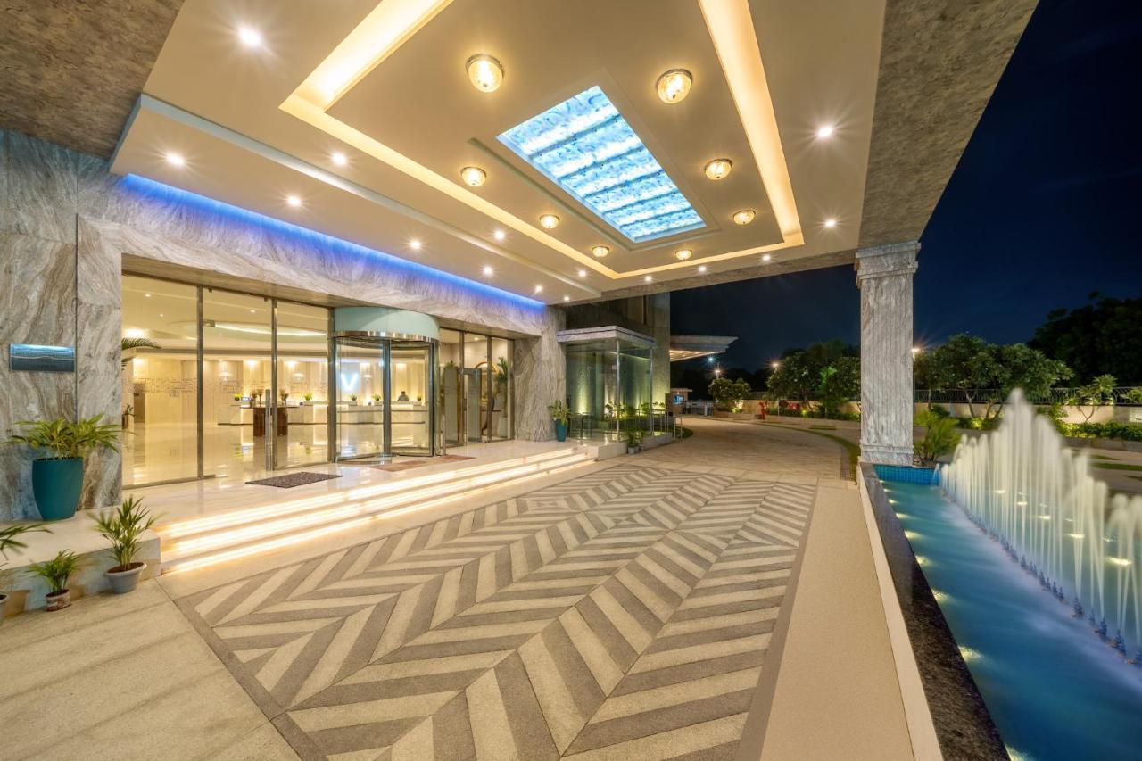 Vivanta Ahmedabad Sg Highway Exterior foto